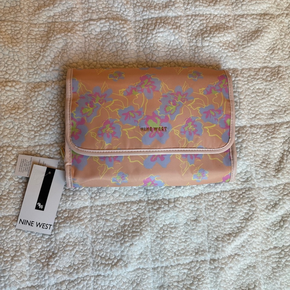 NWT Hanging Organizer for Travel